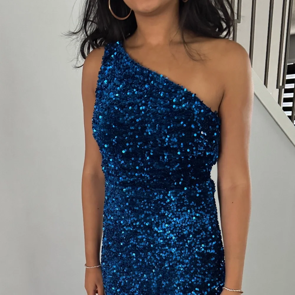 Prom Dress - Picture 2 of 5